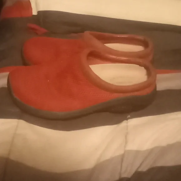 Shoes - Picture 2 of 4